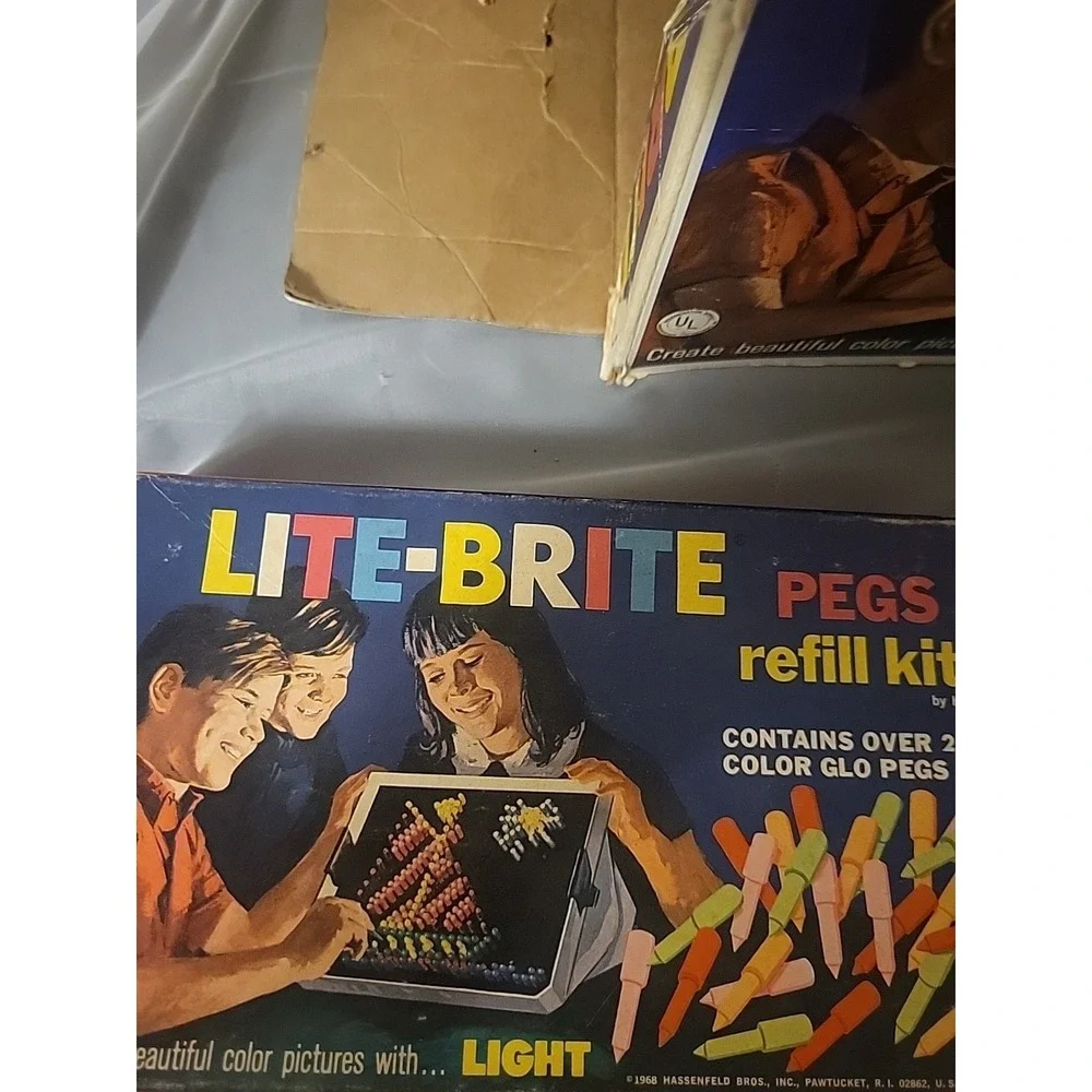 Vintage 1967 Lite Brite with Looney Tunes‎ refill pages extra pegs